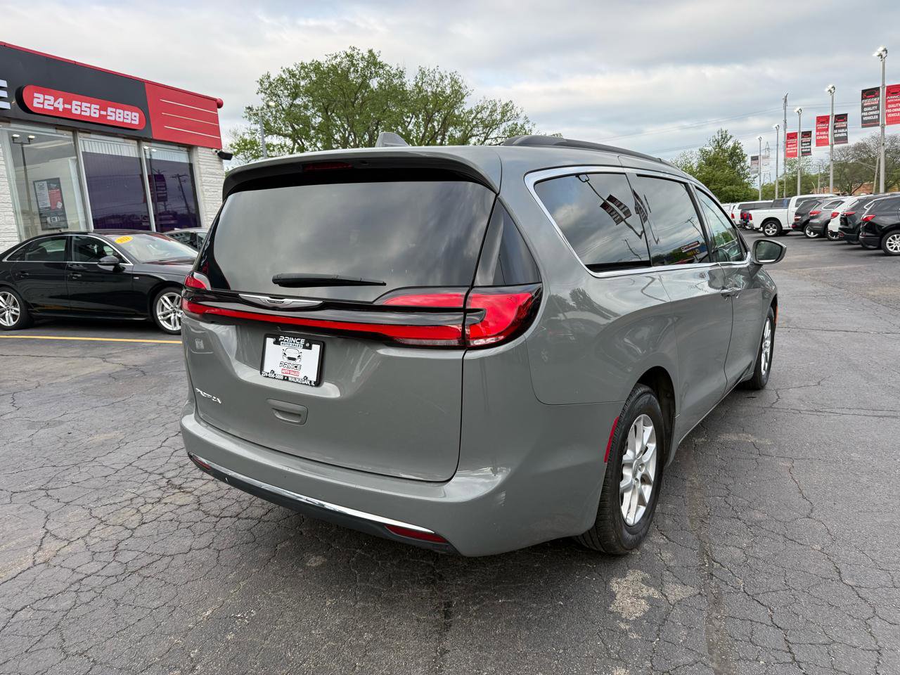 Used 2022 Chrysler Pacifica Touring-L FWD image 7