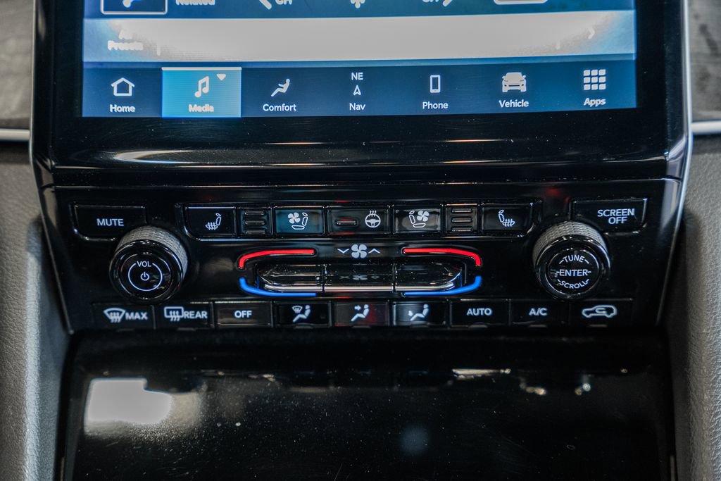 Used 2024 Jeep Grand Cherokee L Limited w/ Luxury Tech Group II image 31