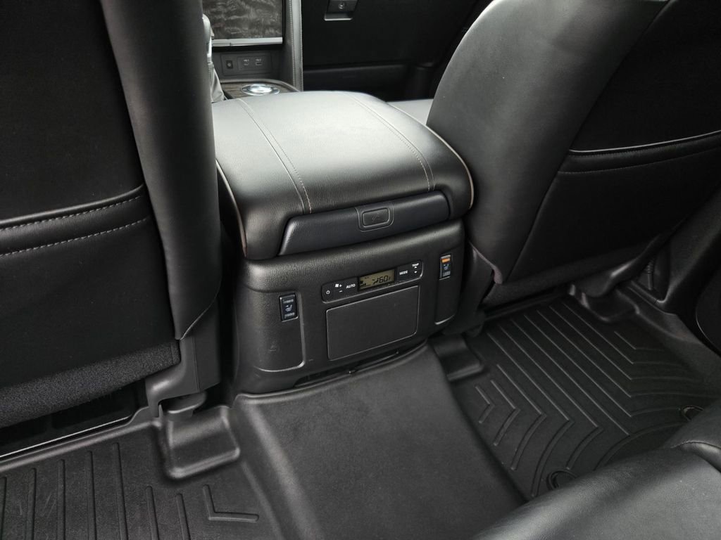 Certified 2022 Nissan Armada Platinum RWD image 16