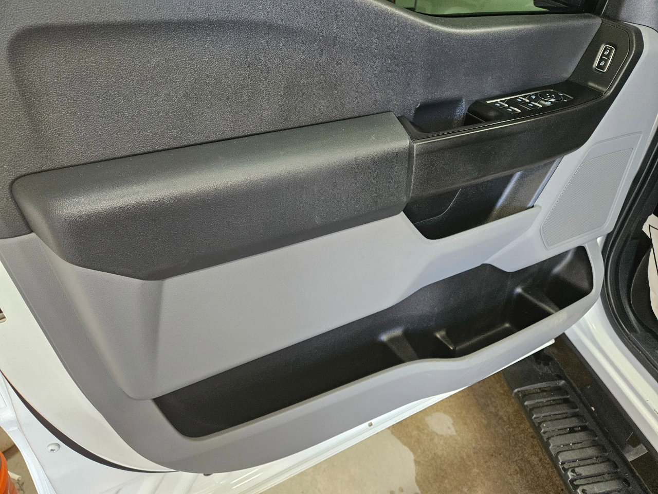 Used 2023 Ford F350 XL w/ Snow Plow Prep Package image 15