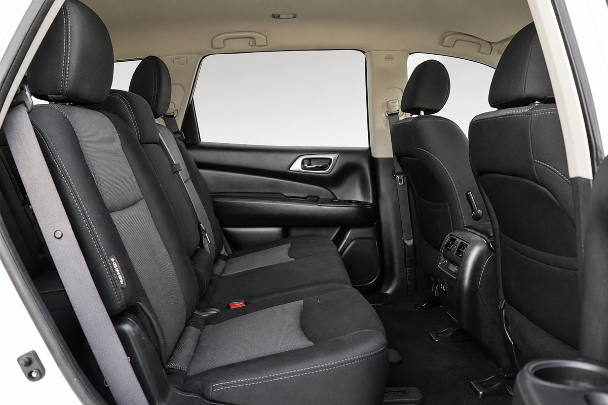 Used 2019 Nissan Pathfinder S AWD/4WD image 14