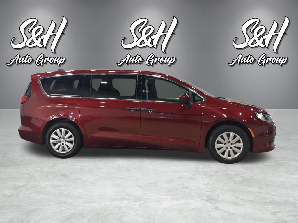 Used 2020 Chrysler Voyager L FWD image 16