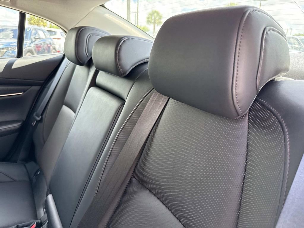 Certified 2025 MAZDA MAZDA3 2.5 Turbo Sedan w/Premium Plus image 18