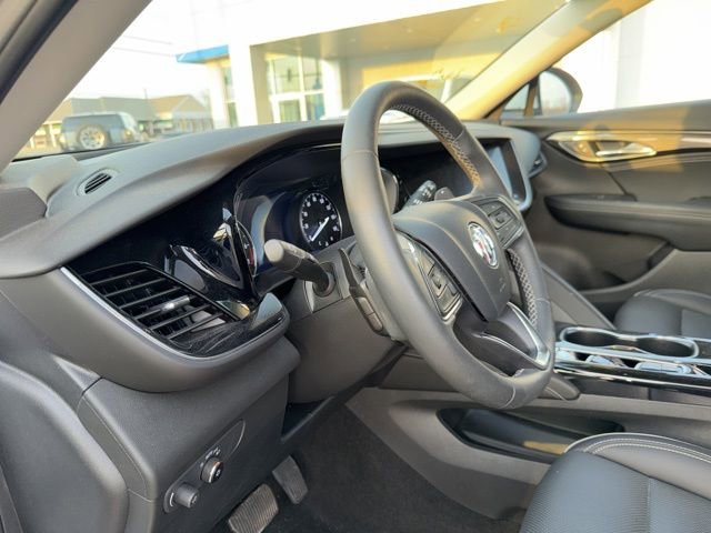 Used 2023 Buick Envision Essence image 30