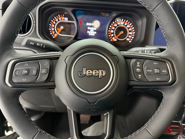 Used 2025 Jeep Gladiator Mojave w/ Convenience Group image 13