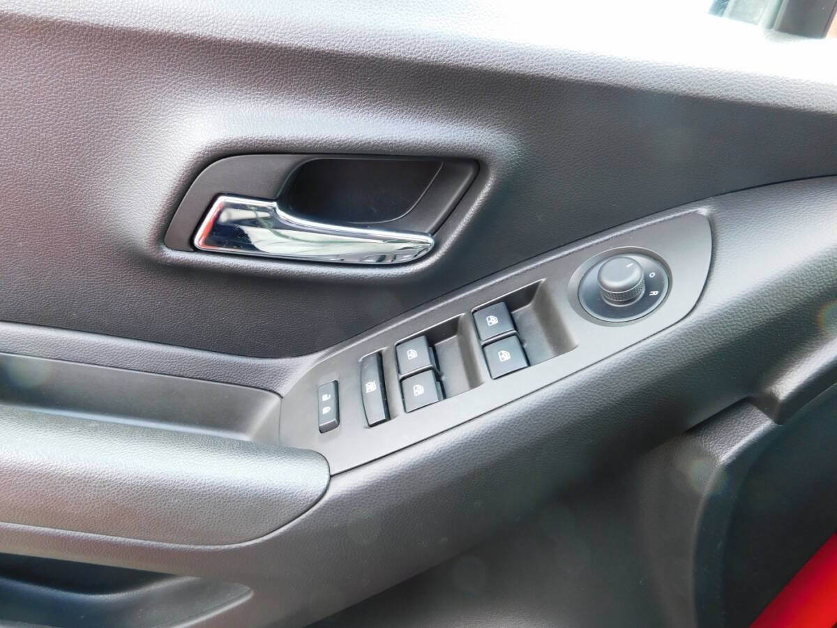 Used 2015 Chevrolet Trax LT w/ LPO, Protection Package AWD/4WD image 17