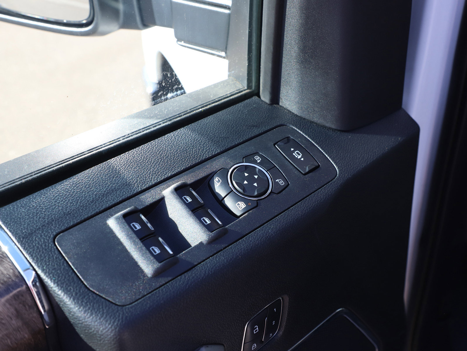 Used 2017 Ford F350 Lariat w/ Lariat Ultimate Package AWD/4WD image 19