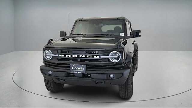 Used 2025 Ford Bronco Outer Banks AWD/4WD image 2