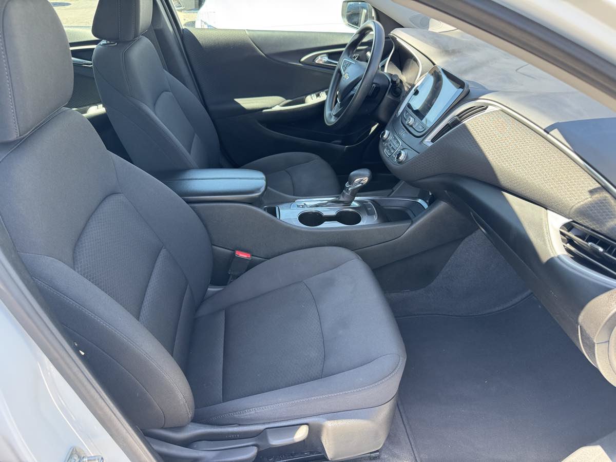 Used 2023 Chevrolet Malibu LT FWD image 17