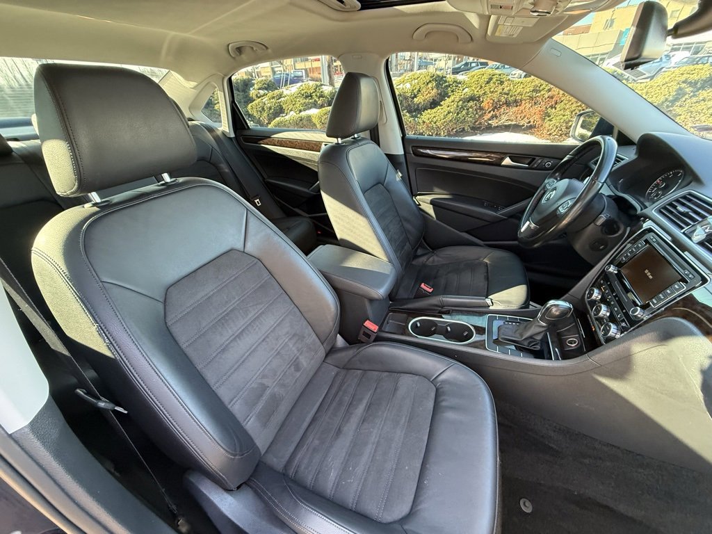 Used 2015 Volkswagen Passat TDI SEL Premium image 41