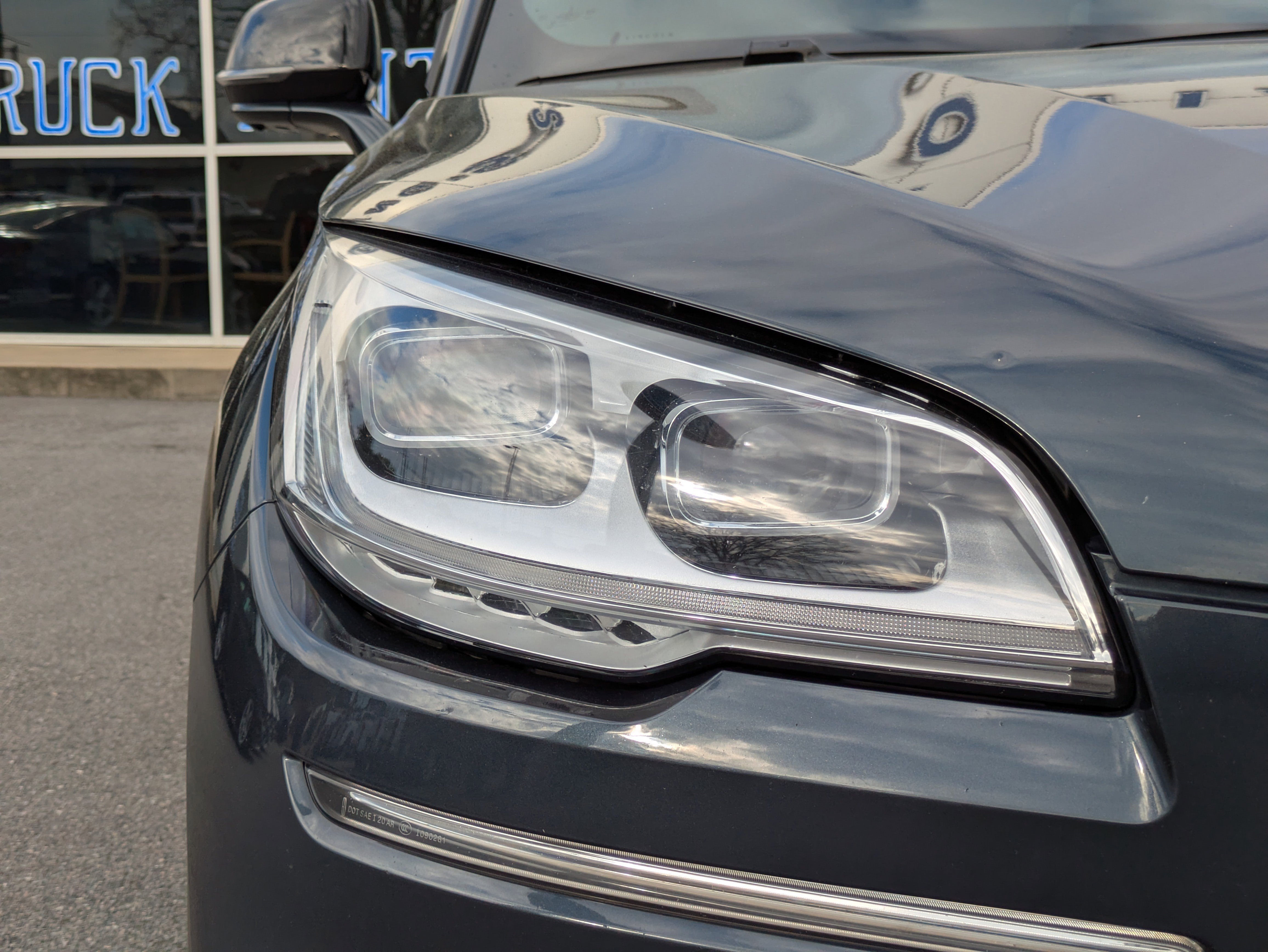 Used 2022 Lincoln Aviator Reserve w/ Equipment Group 201A image 10