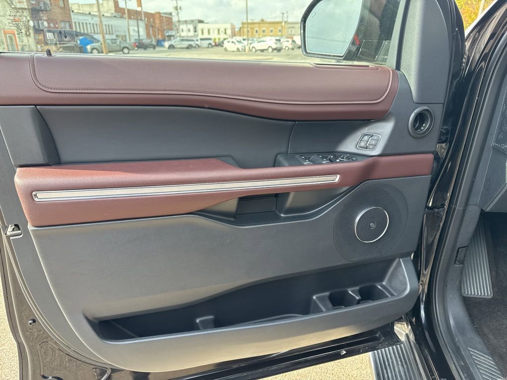 Used 2022 Ford Expedition Max Limited image 12