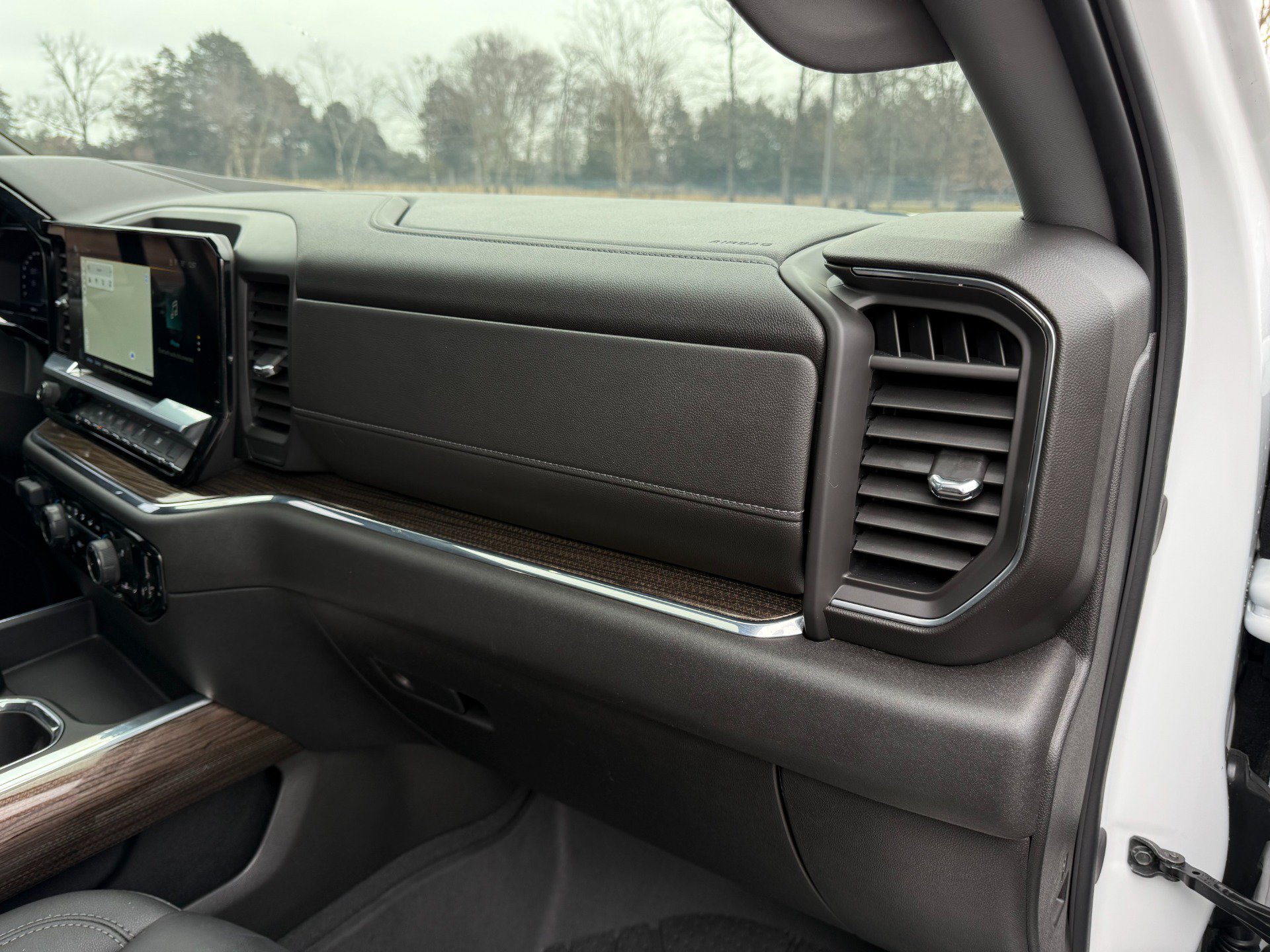 Used 2024 Chevrolet Silverado 1500 RST w/ Redline Edition AWD/4WD image 16