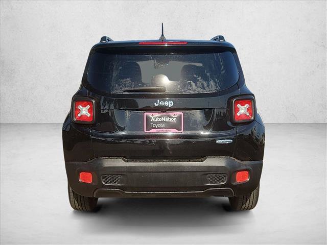 Used 2017 Jeep Renegade Latitude FWD image 7