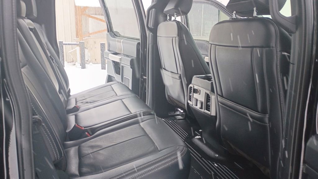 Used 2022 Ford F250 Lariat w/ Black Appearance Package image 12