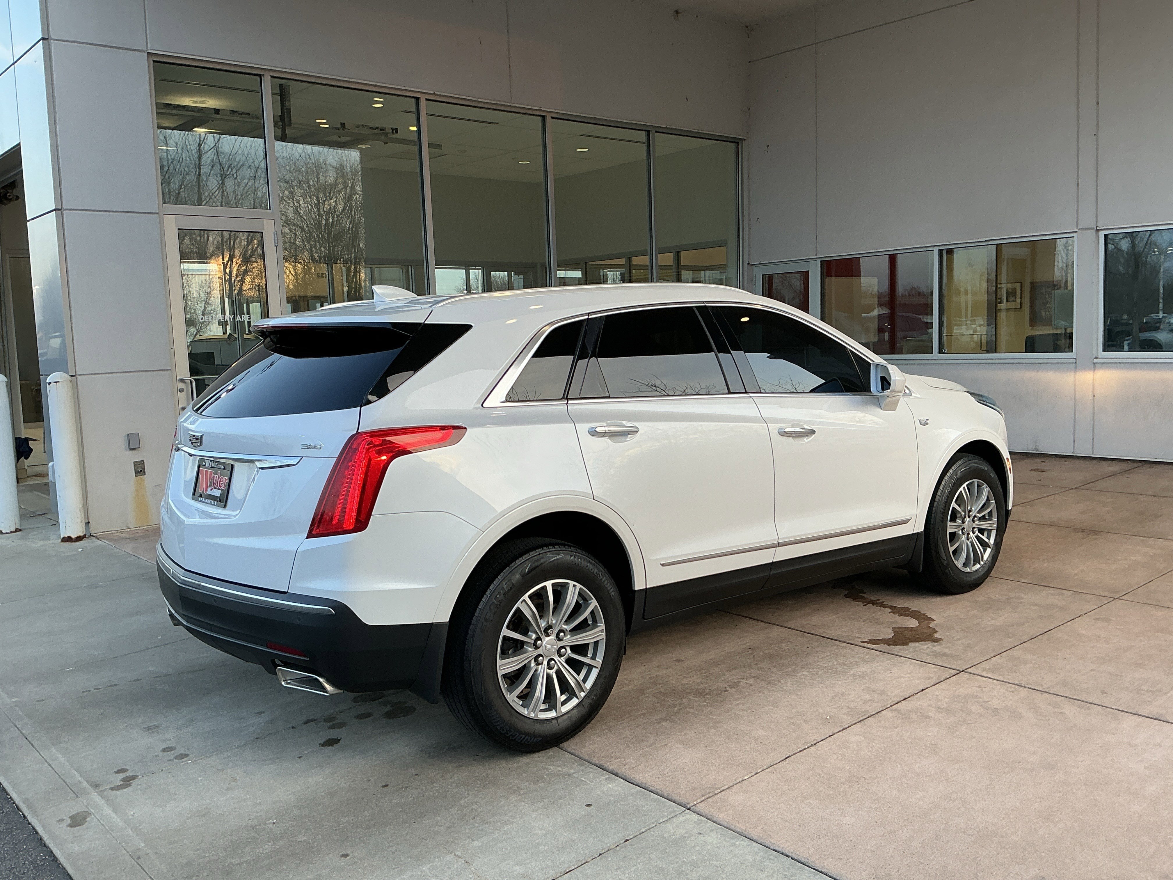 Used 2018 Cadillac XT5 Luxury w/ Driver Awareness Package image 22