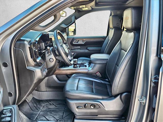 Used 2025 Chevrolet Silverado 1500 High Country w/ High Country Premium Package AWD/4WD image 17