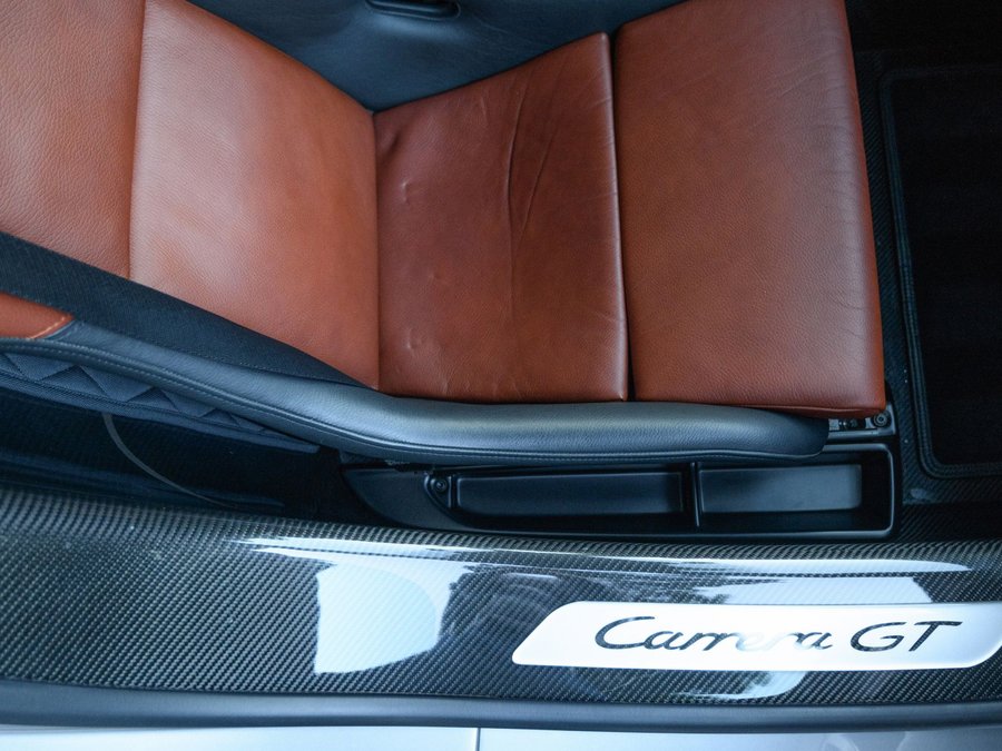 Used 2005 Porsche Carrera GT image 25