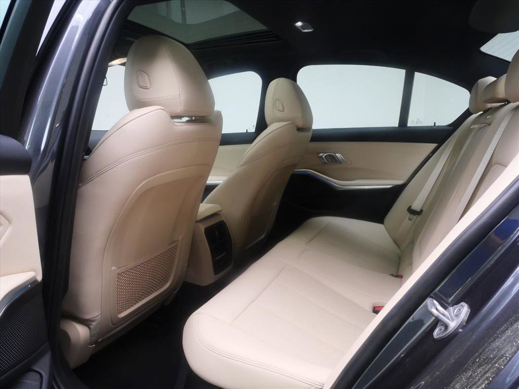 Used 2022 BMW 330e xDrive w/ Convenience Package AWD/4WD image 27