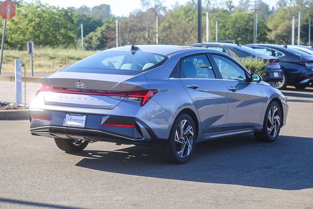 New 2026 Hyundai Elantra Limited w/ Cargo Package FWD image 5