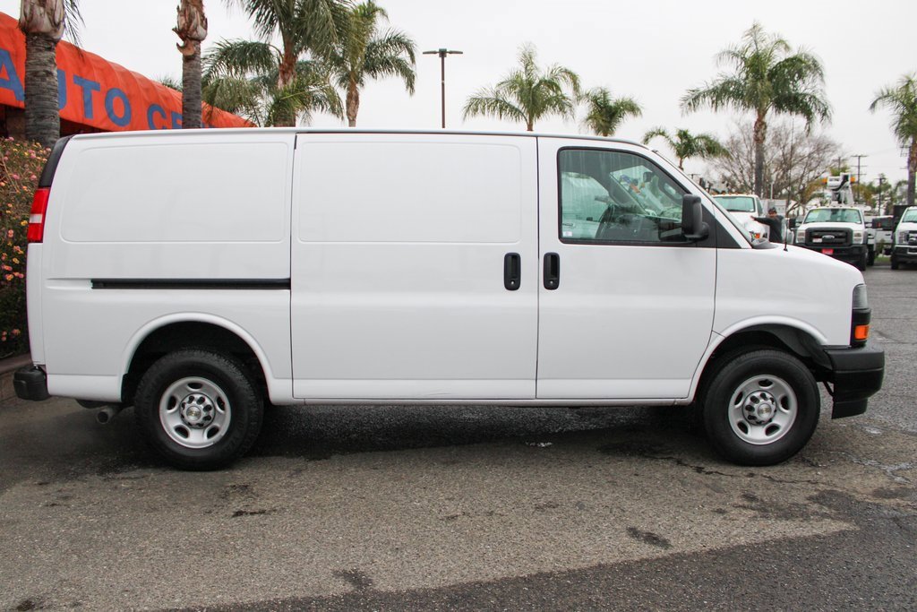 Used 2020 Chevrolet Express 3500 w/ Driver Convenience Package image 11