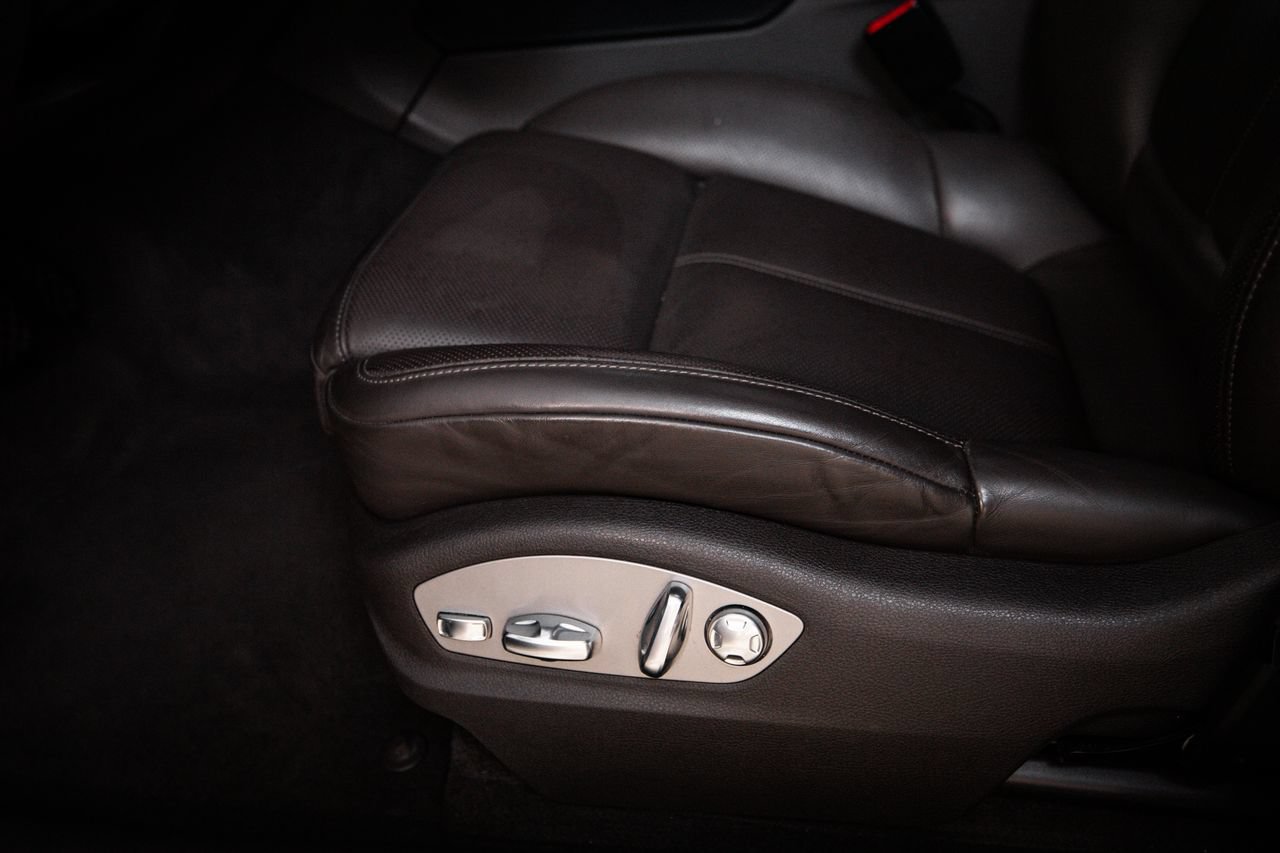 Certified 2024 Porsche Macan AWD/4WD image 14