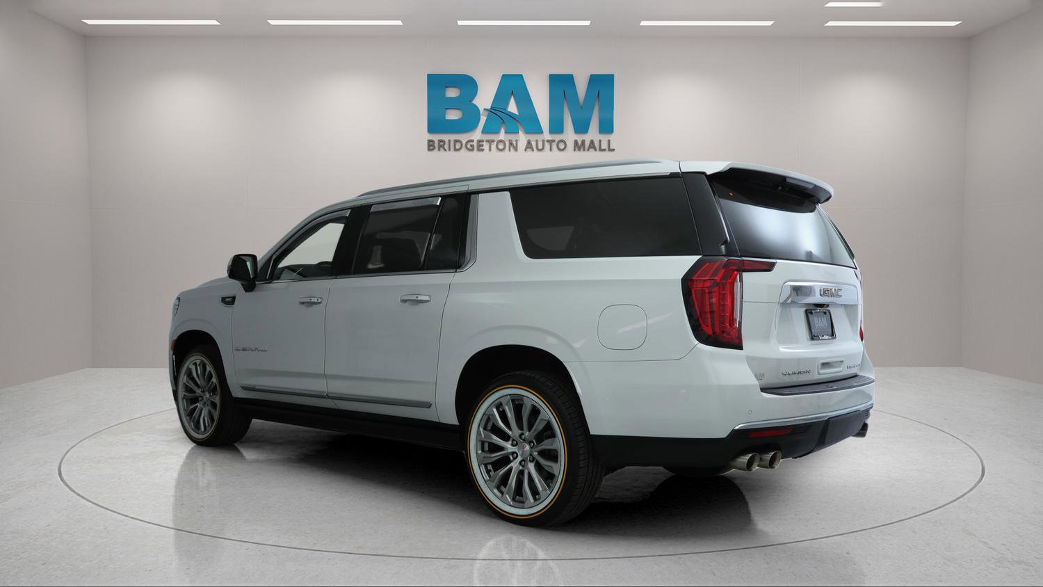 Certified 2022 GMC Yukon XL Denali w/ Denali Premium Package AWD/4WD image 5