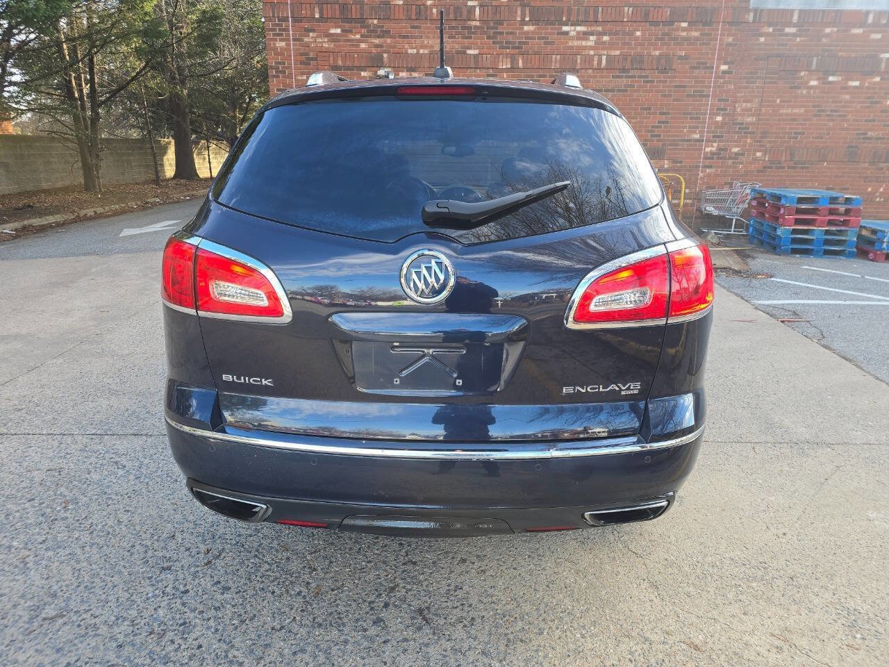 Used 2017 Buick Enclave Leather image 3