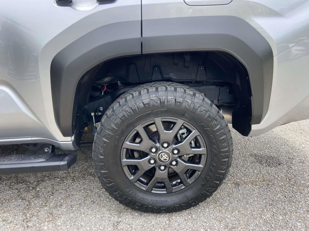 Used 2025 Toyota 4Runner SR5 AWD/4WD image 9