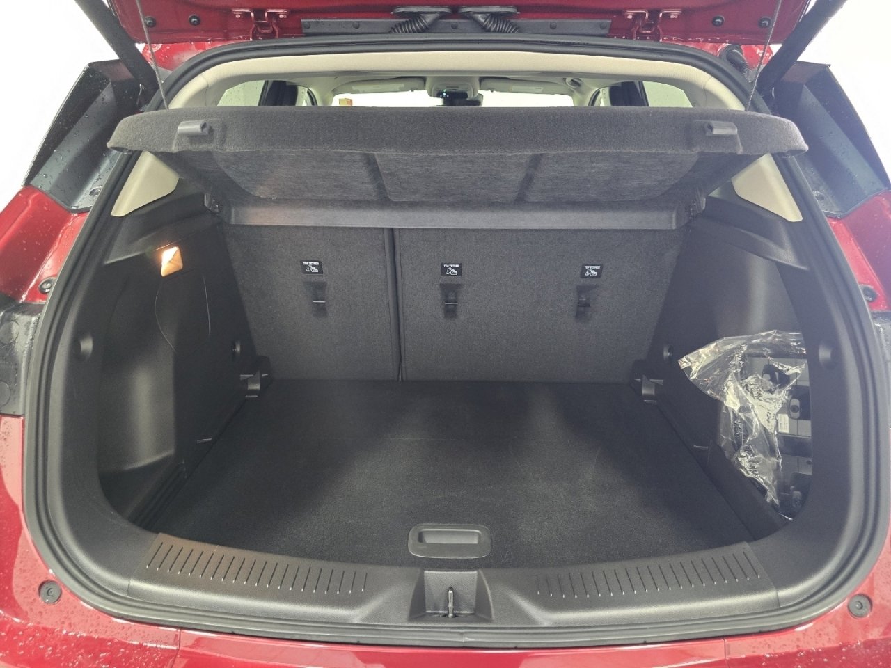 Used 2024 Buick Encore GX Avenir w/ Avenir Convenience Package image 18