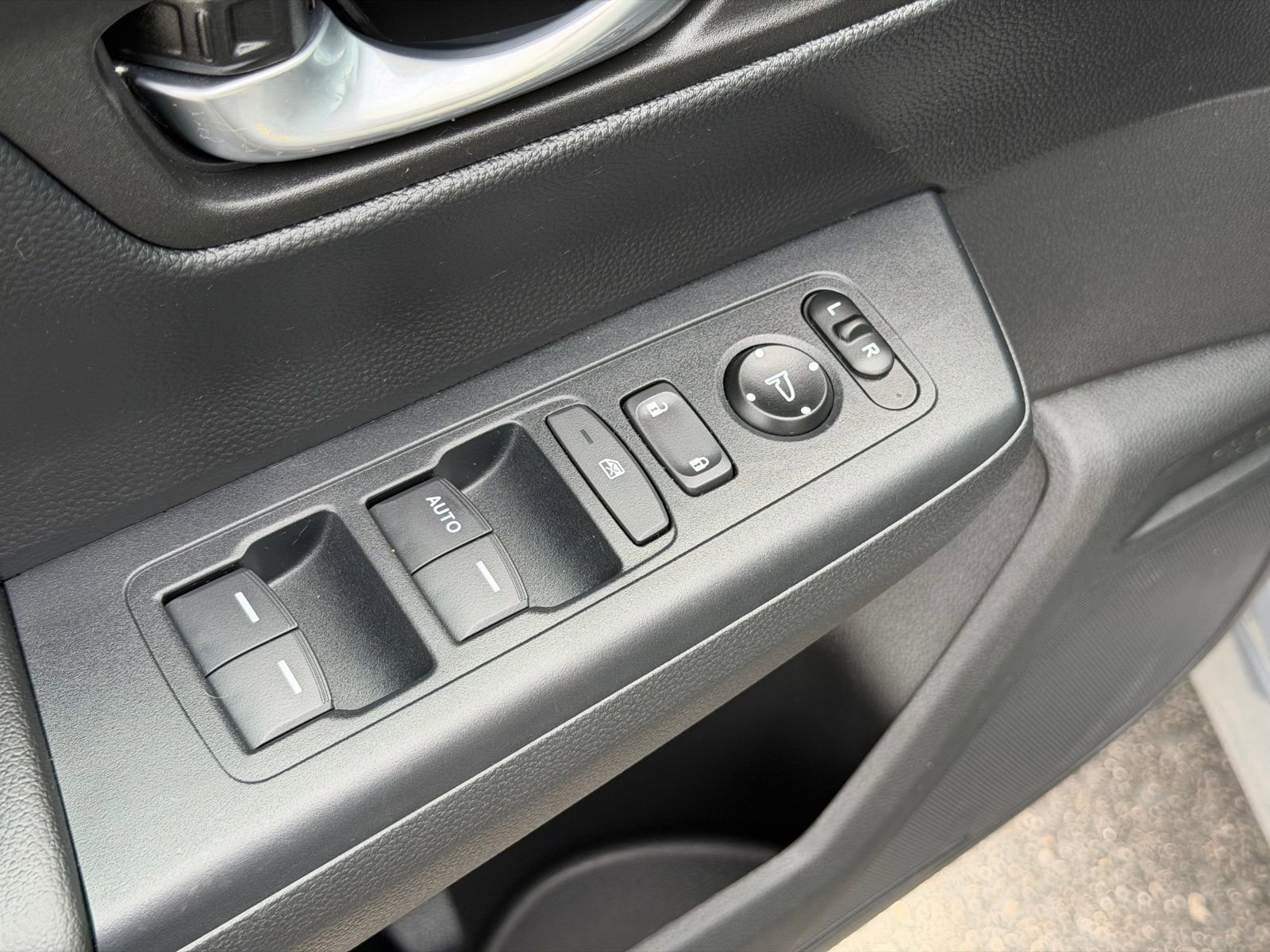Used 2024 Honda CR-V LX image 14