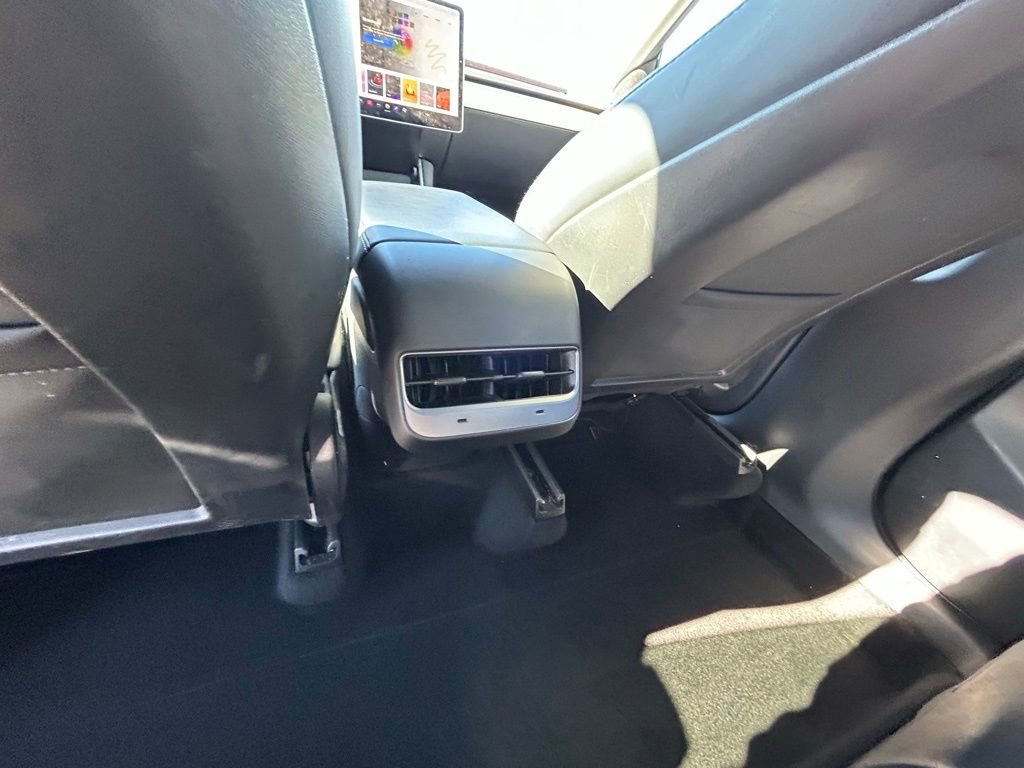 Used 2020 Tesla Model Y Long Range image 17