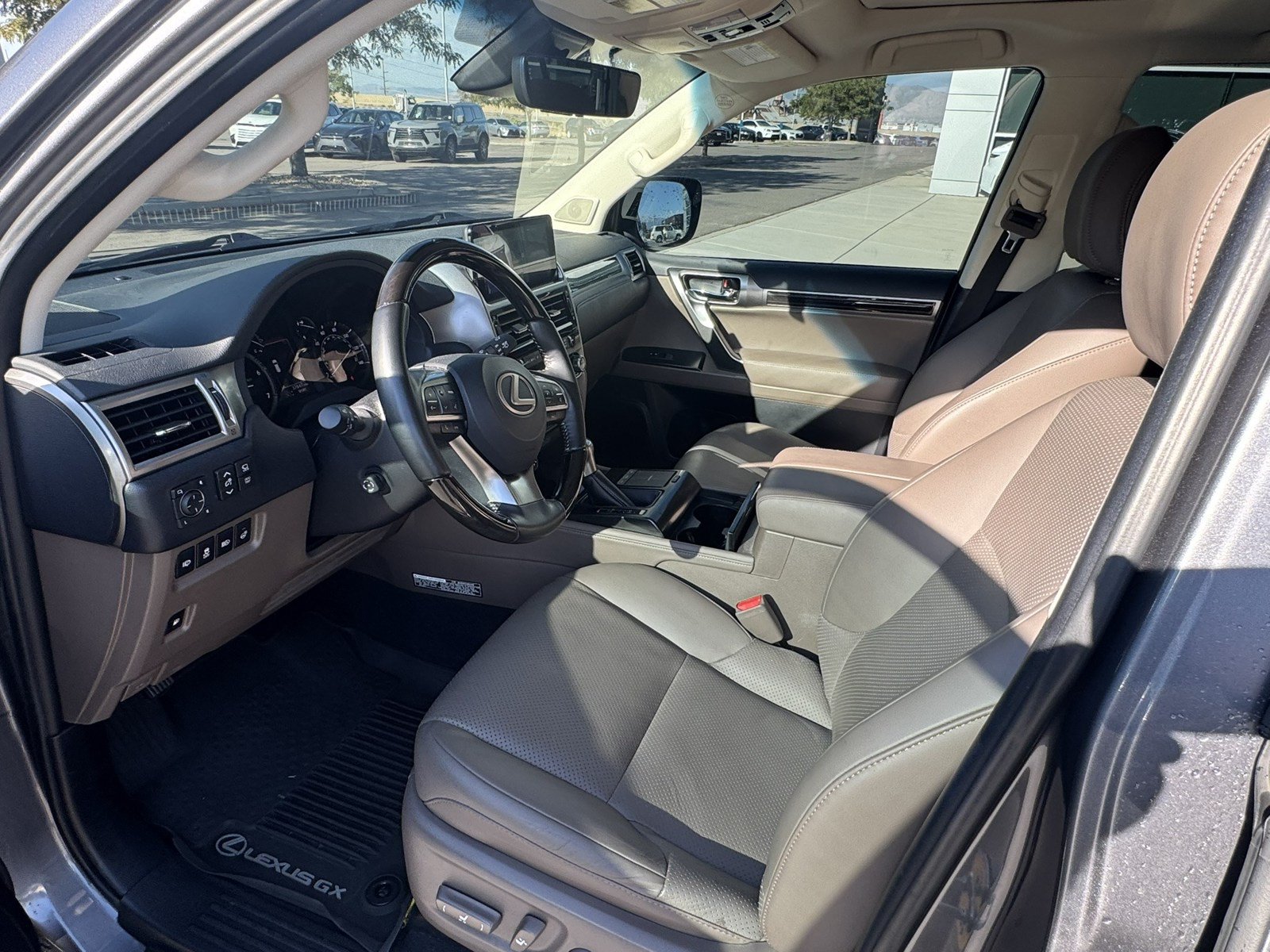 Used 2023 Lexus GX 460 Luxury w/ Sport Design Package AWD/4WD image 10