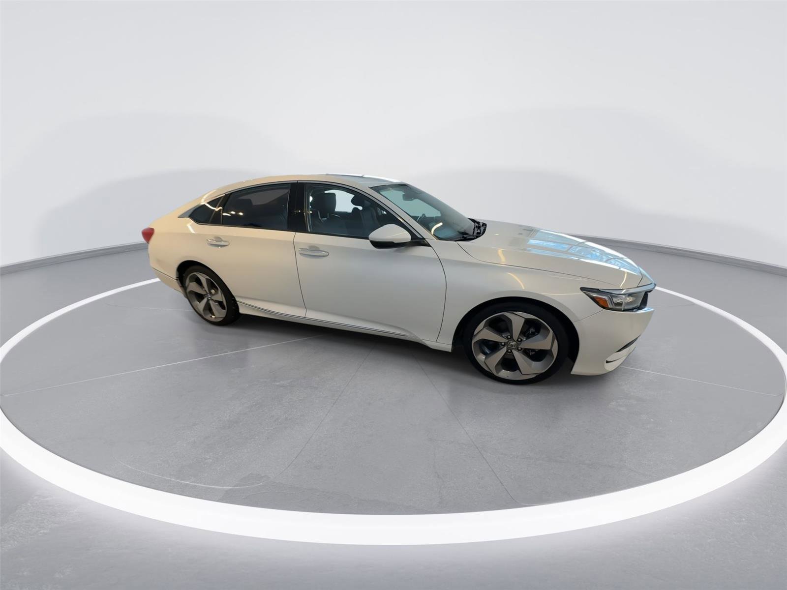 Used 2019 Honda Accord Touring image 9