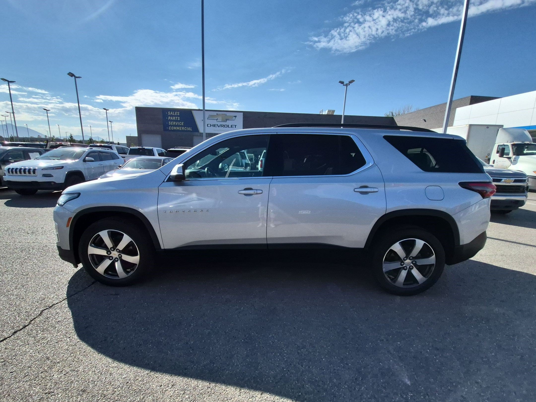 Used 2022 Chevrolet Traverse LT w/ LT Premium Package AWD/4WD image 7