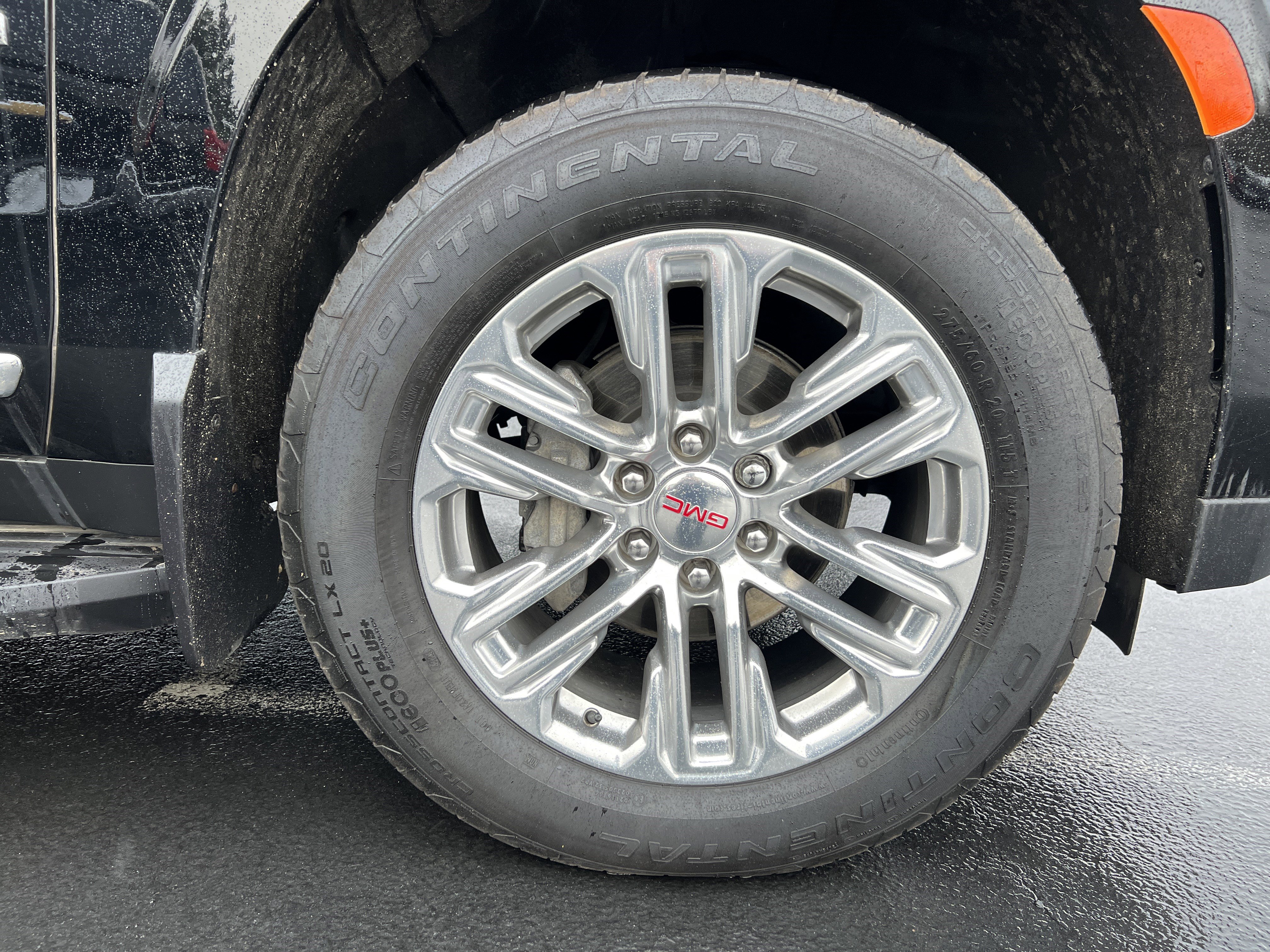 Used 2024 GMC Yukon SLT w/ SLT Luxury Package image 11