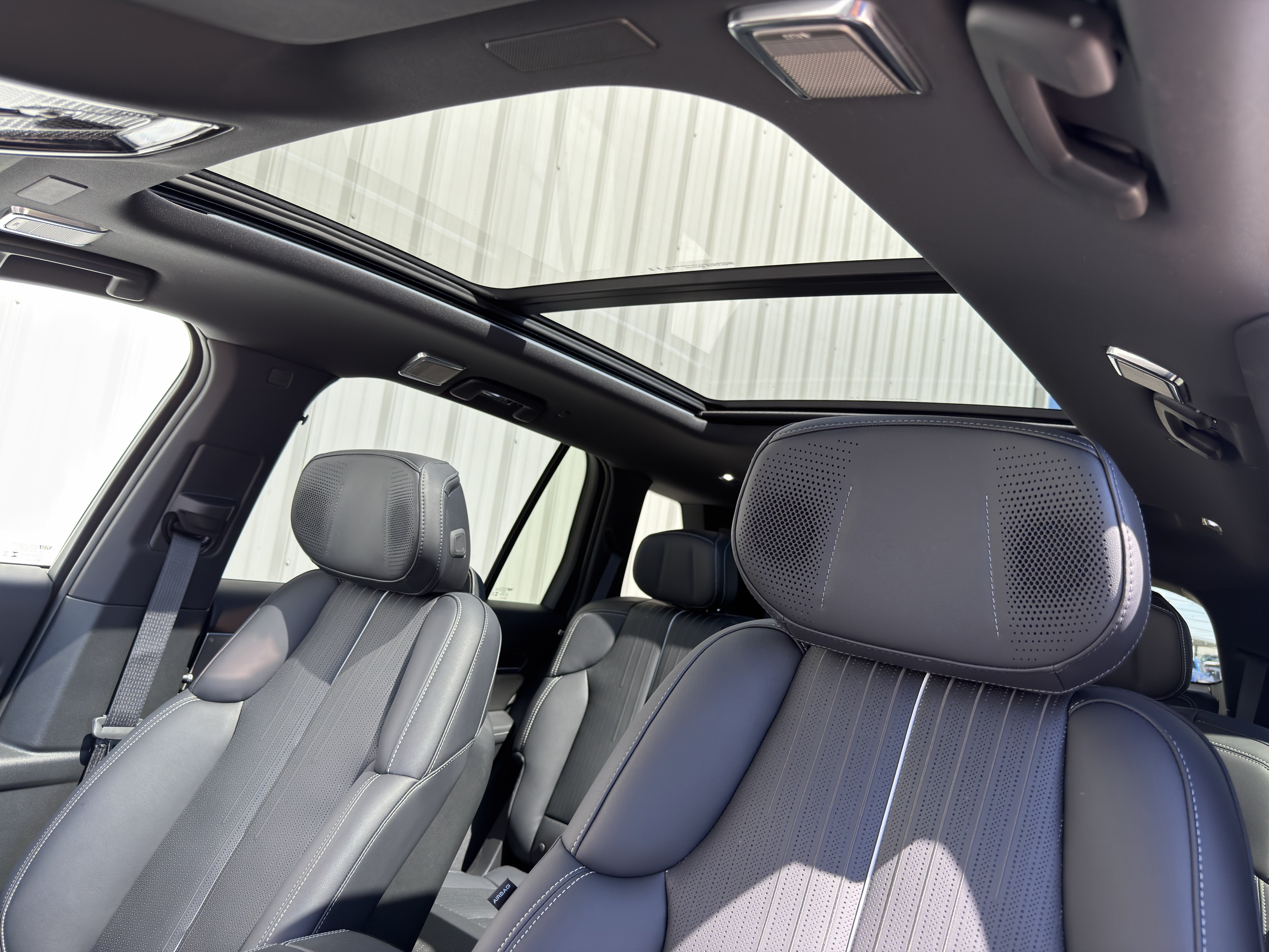 New 2027 Cadillac Vistiq Sport w/ LPO, Floor Liner Package AWD/4WD image 20