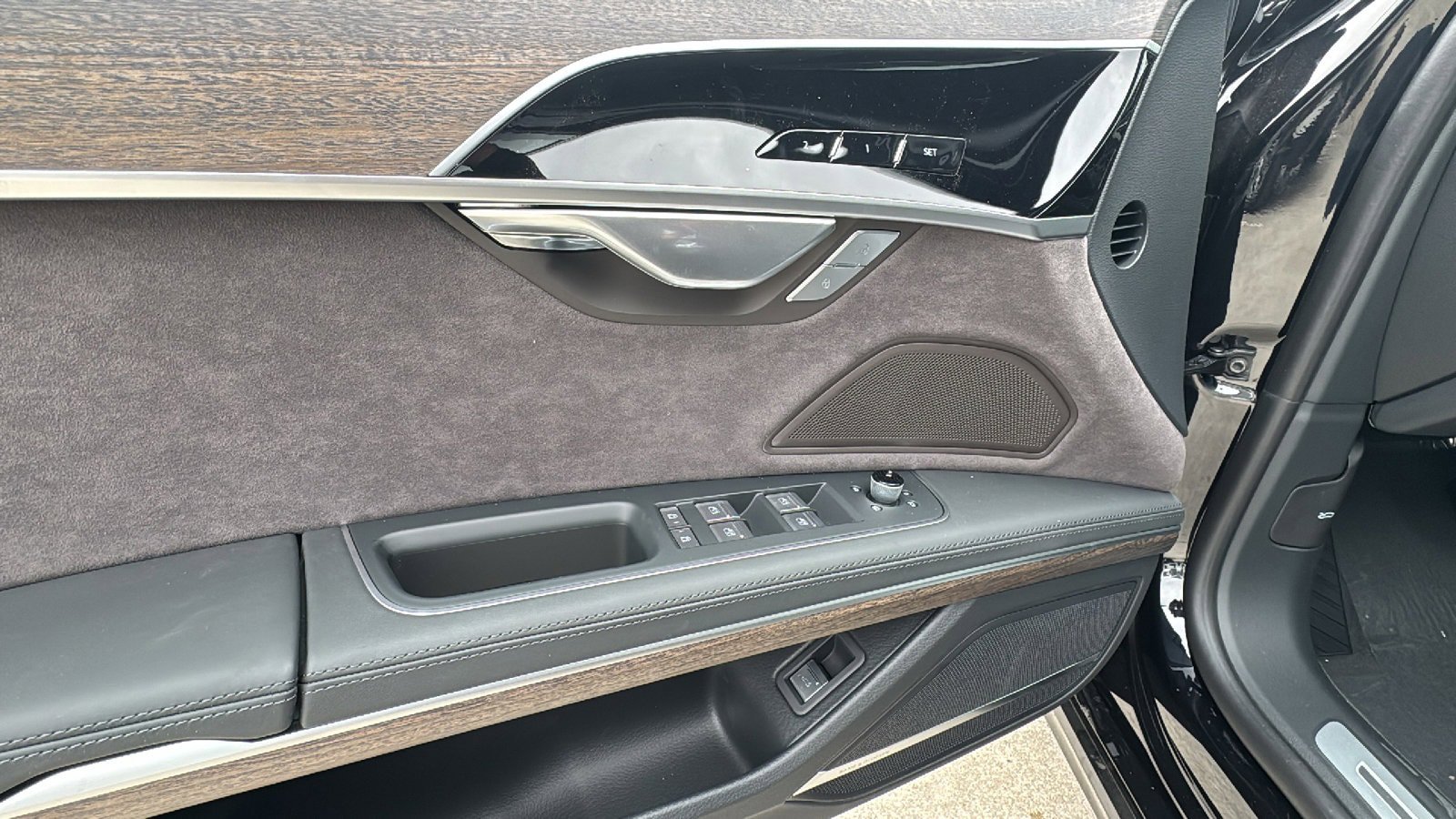 New 2026 Audi A8 L 3.0T AWD/4WD image 13