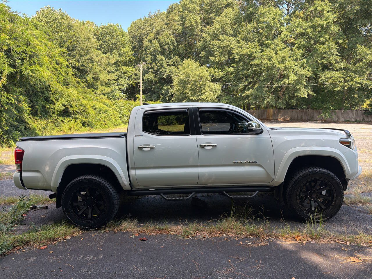 Used 2016 Toyota Tacoma Limited w/ Towing Package AWD/4WD image 8