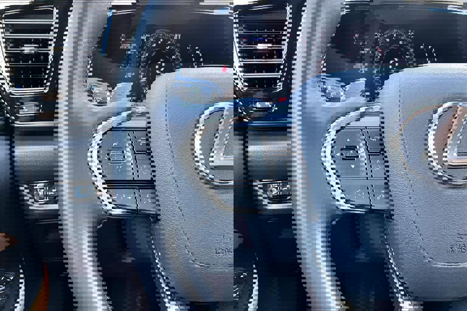 Used 2025 Lexus NX 250 FWD w/ Towing Package (2000 Lbs) image 24