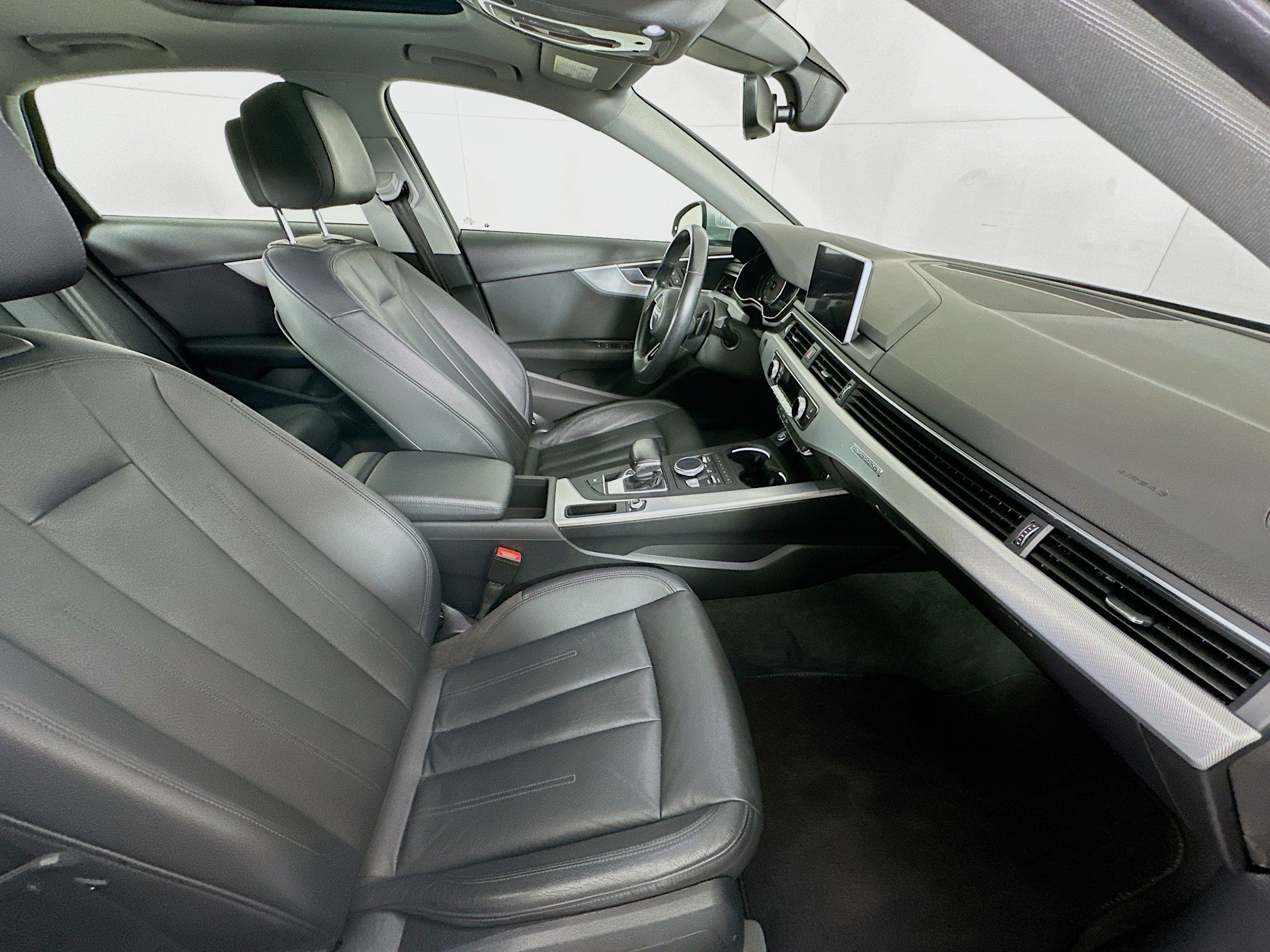 Used 2017 Audi A4 2.0T Premium image 31