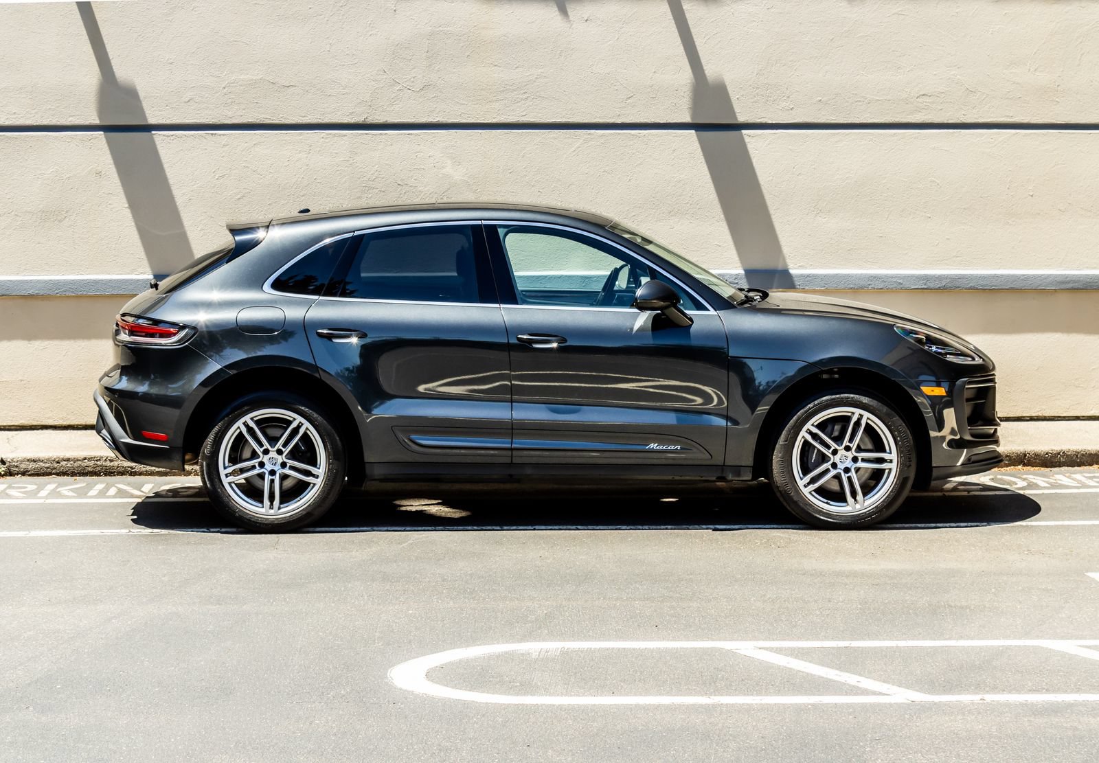Used 2023 Porsche Macan AWD/4WD image 9