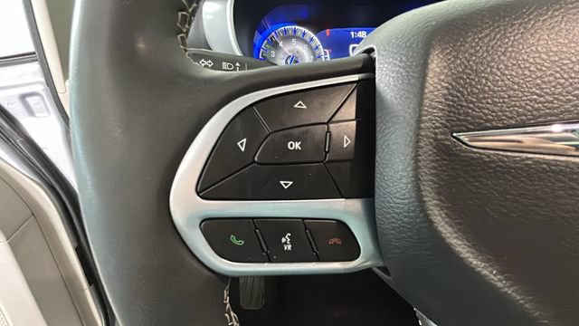 Used 2024 Chrysler Pacifica Touring-L FWD image 15