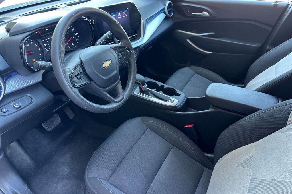 Used 2024 Chevrolet Trax LS w/ LS Convenience Package image 10