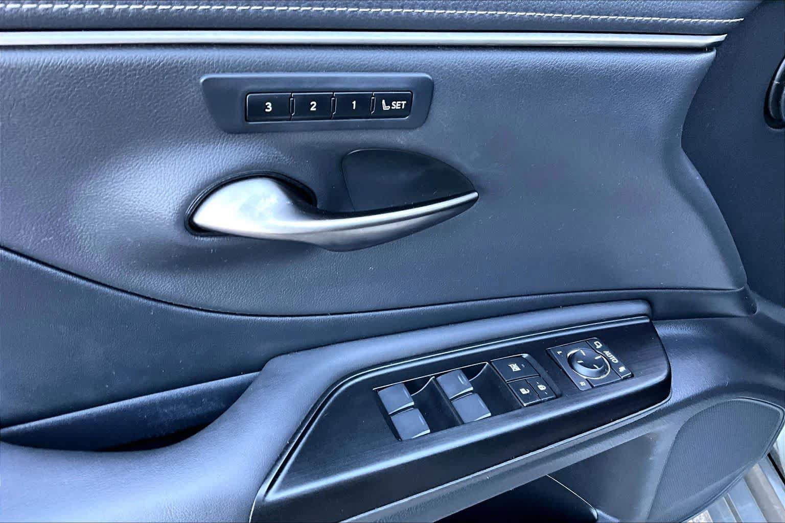Used 2020 Lexus ES 350 w/ Premium Package FWD image 32