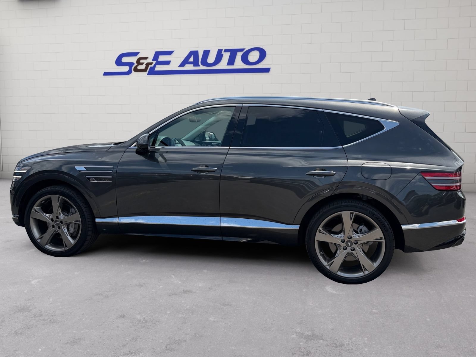 Used 2024 Genesis GV80 3.5T w/ Prestige Package AWD/4WD image 2