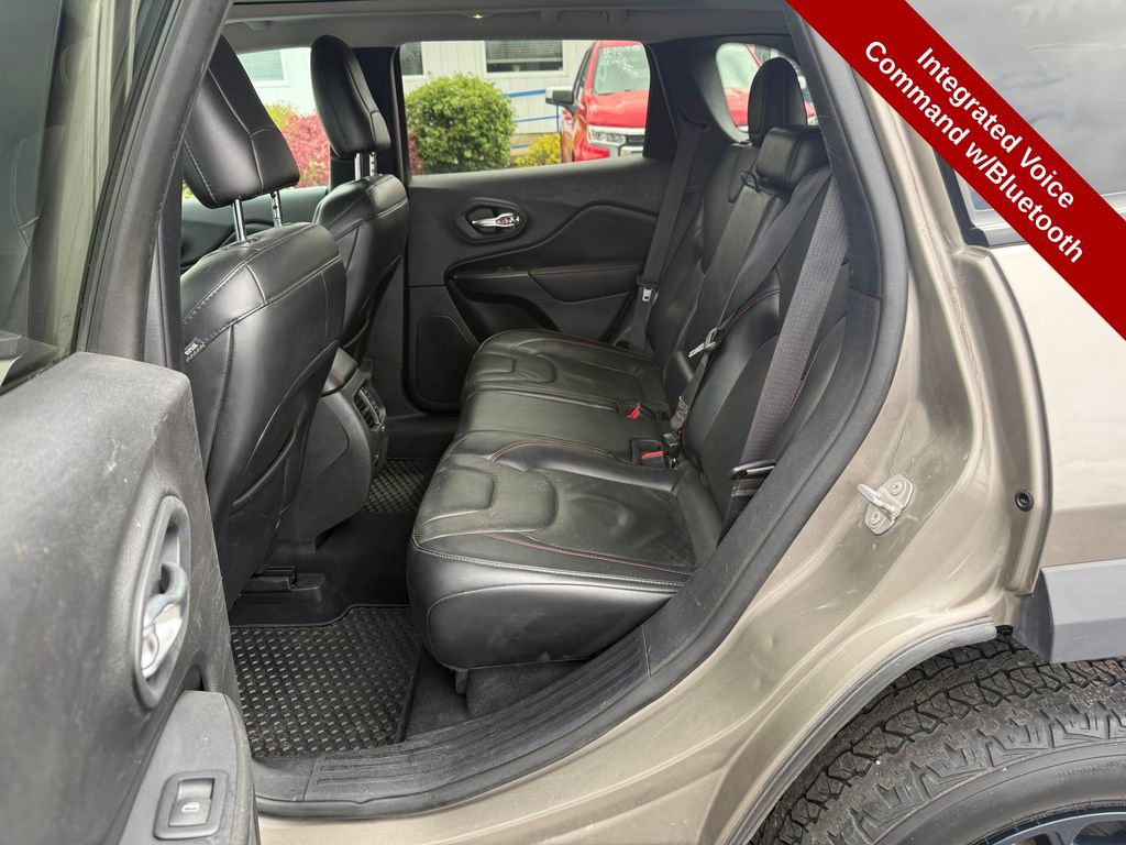 Used 2020 Jeep Cherokee Trailhawk AWD/4WD image 33