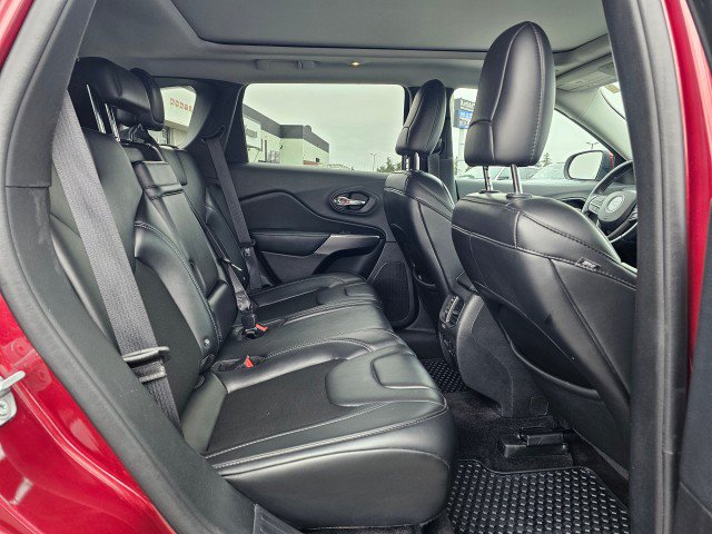 Used 2019 Jeep Cherokee Latitude Plus w/ Comfort/Convenience Group AWD/4WD image 13