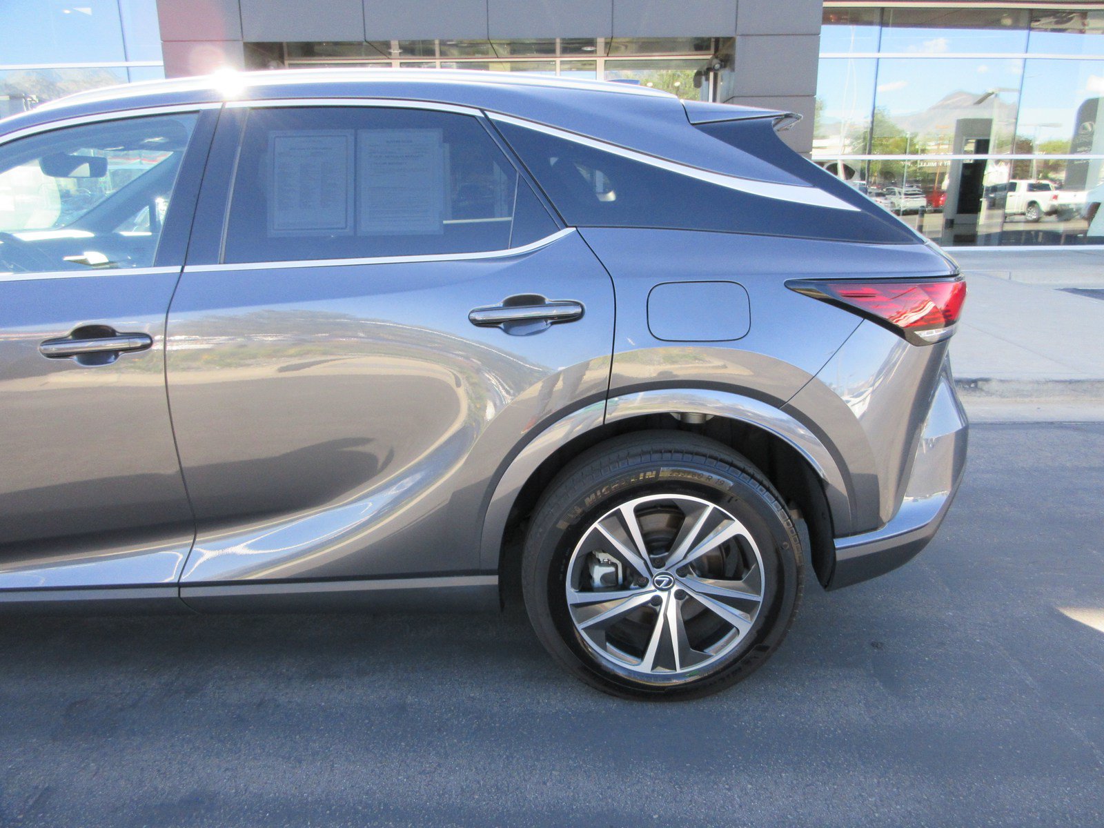 Used 2024 Lexus RX 350h w/ Accessory Package (Z1) AWD/4WD image 4