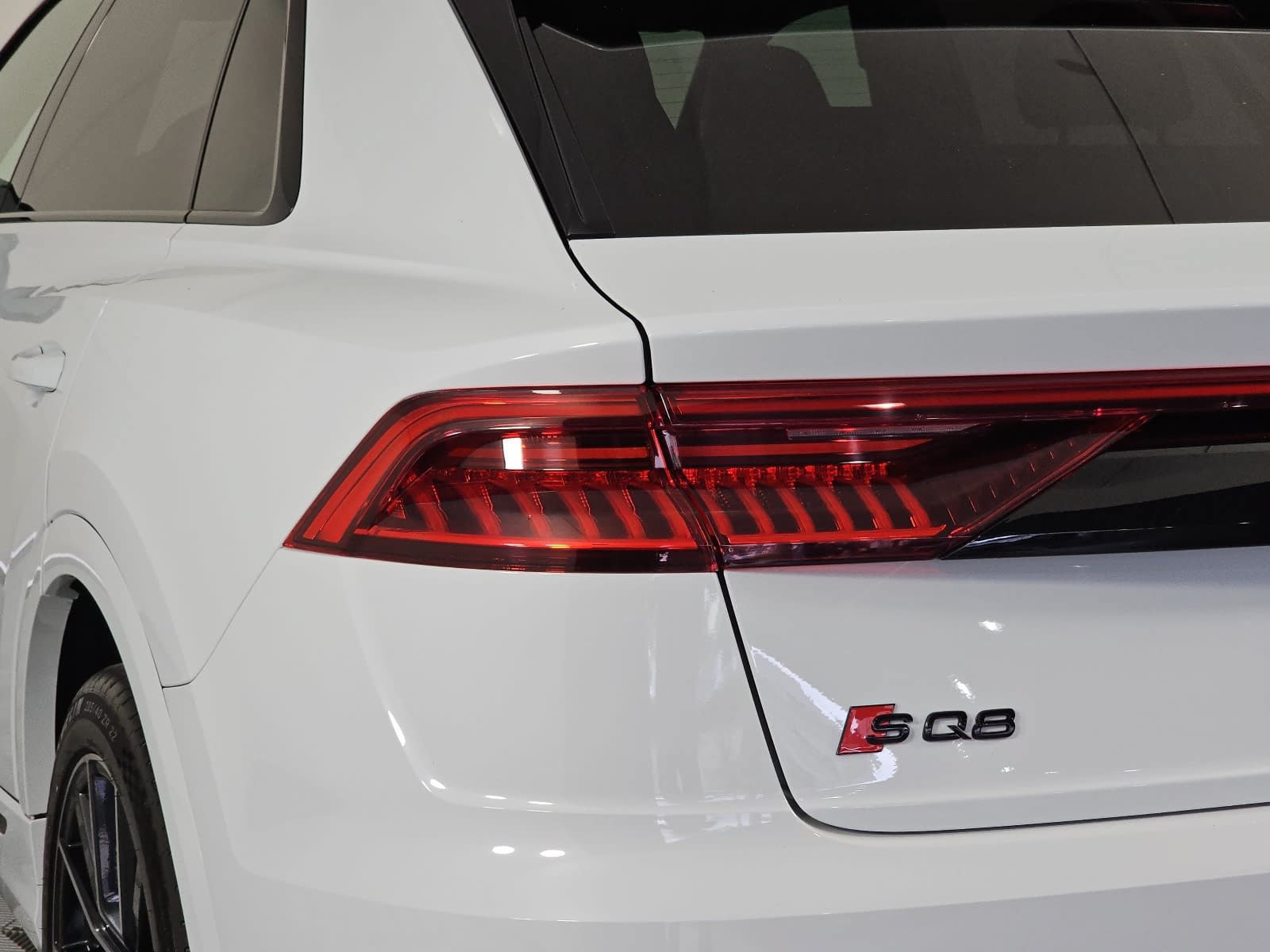 Used 2023 Audi SQ8 Prestige AWD/4WD image 31